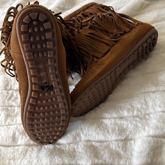 Minnetonka Tan Fringe Moccasin Boots - Picture 4 of 11